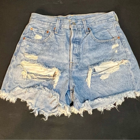 LEVI STRAUSS Vintage Lightwash Denim 501 distress Jean Shorts w27 - Picture 2 of 8